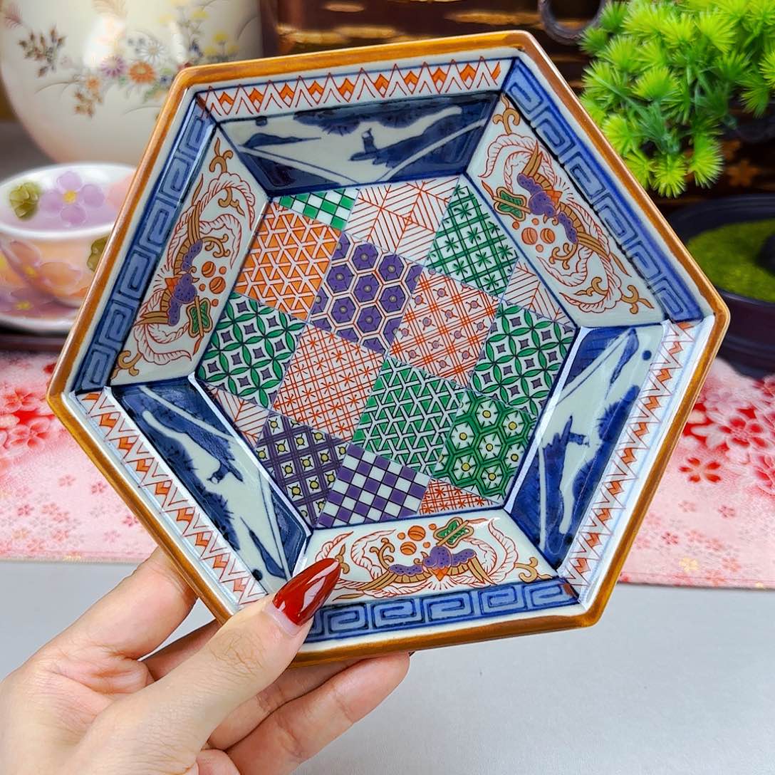 他家茶具瓷器真美！