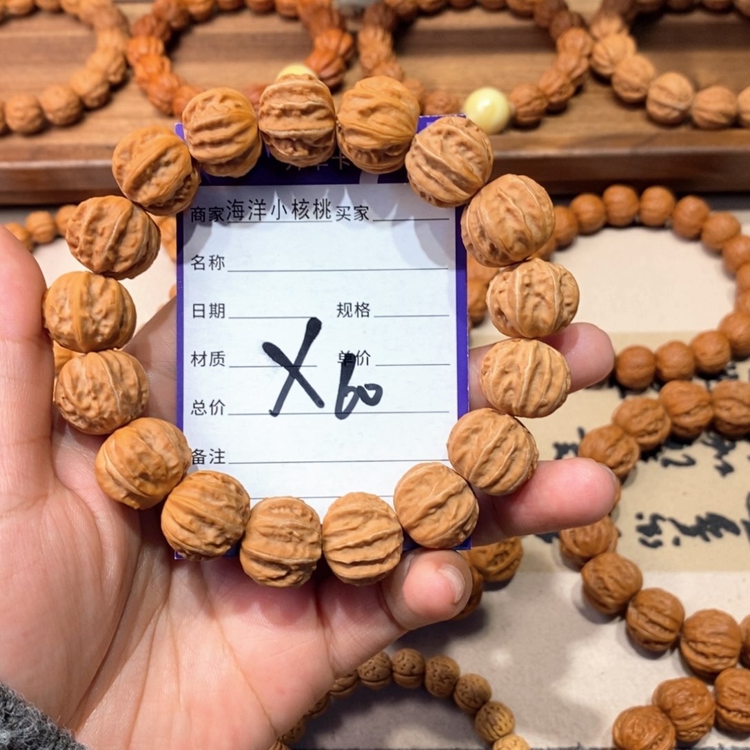 文玩核桃手串嘻**墩一代京八棱