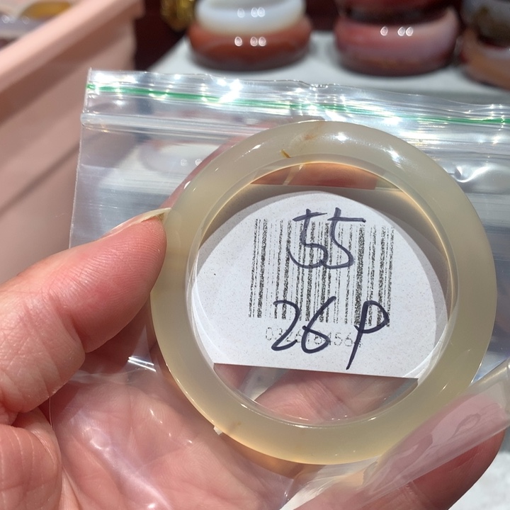 玛瑙/玉髓手镯未镶嵌微瑕55