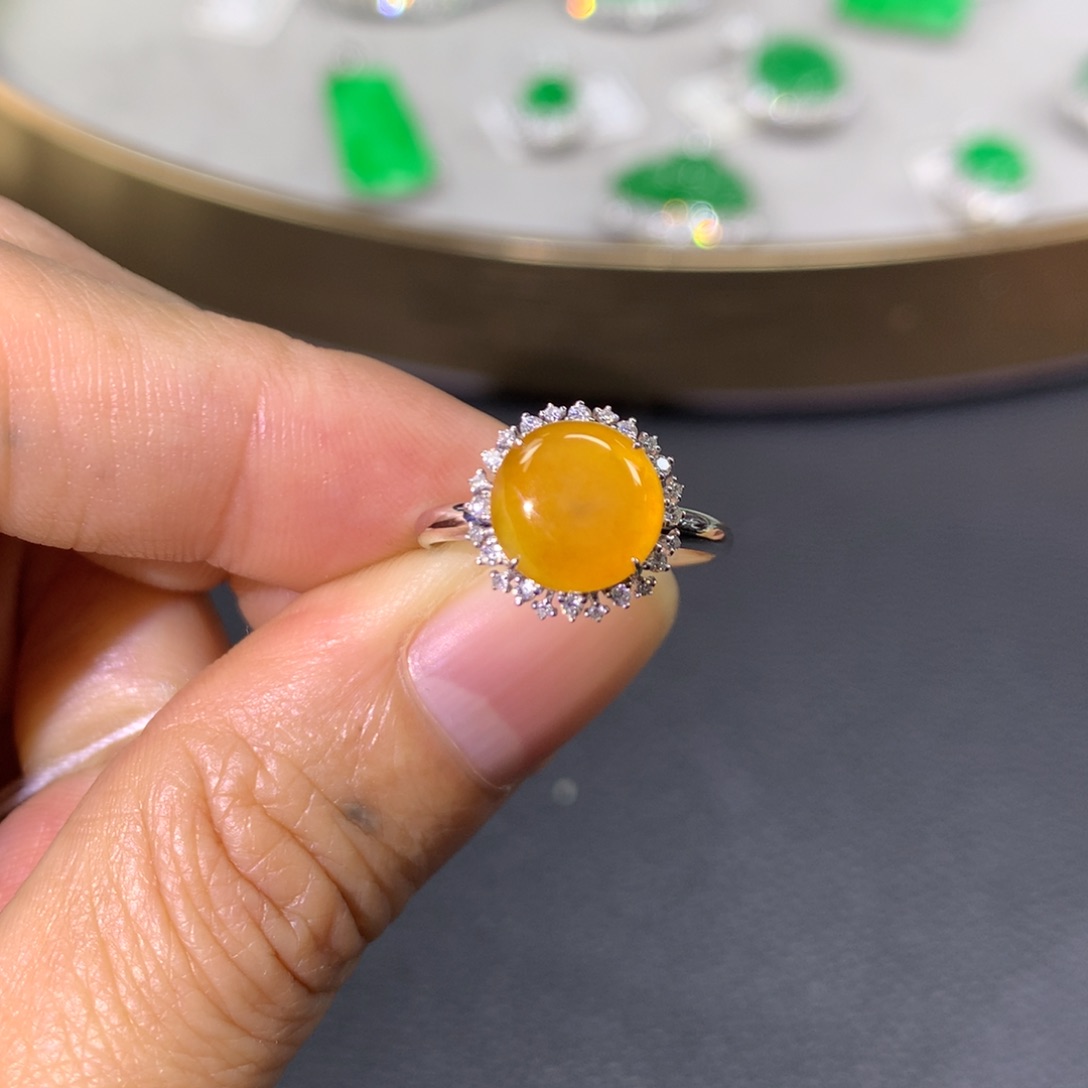 翡翠戒指18K金镶嵌翡翠