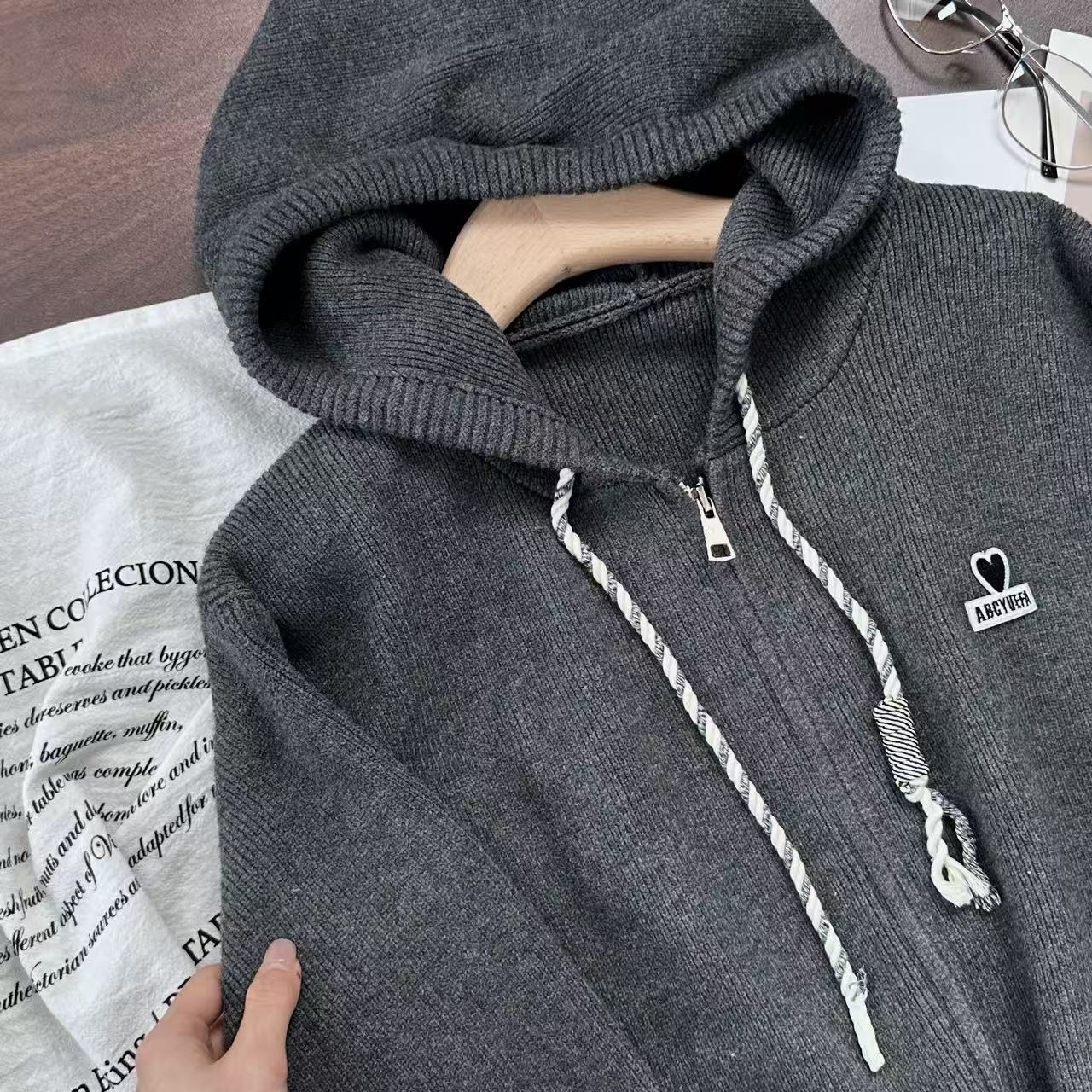 飞飞家1爱心帽衫外套！！740g 韩单原版~气质双拉链#针织衫Y8841