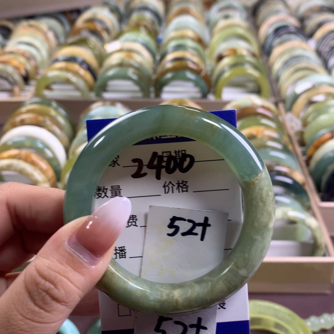 蛇纹石玉未镶嵌手镯2400