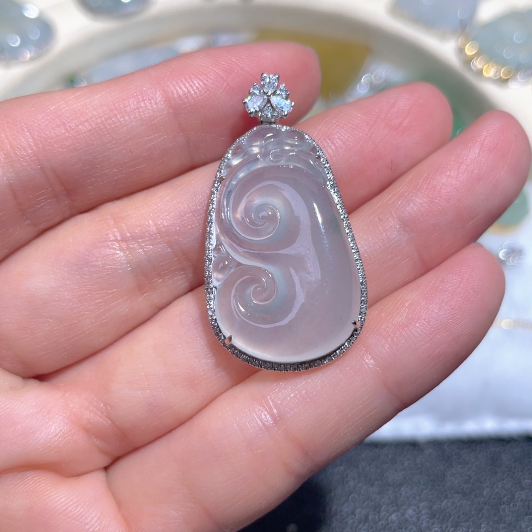 翡翠颈饰18K金镶嵌翡翠