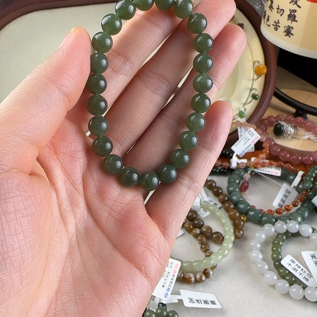 陌****和田玉未镶嵌手链