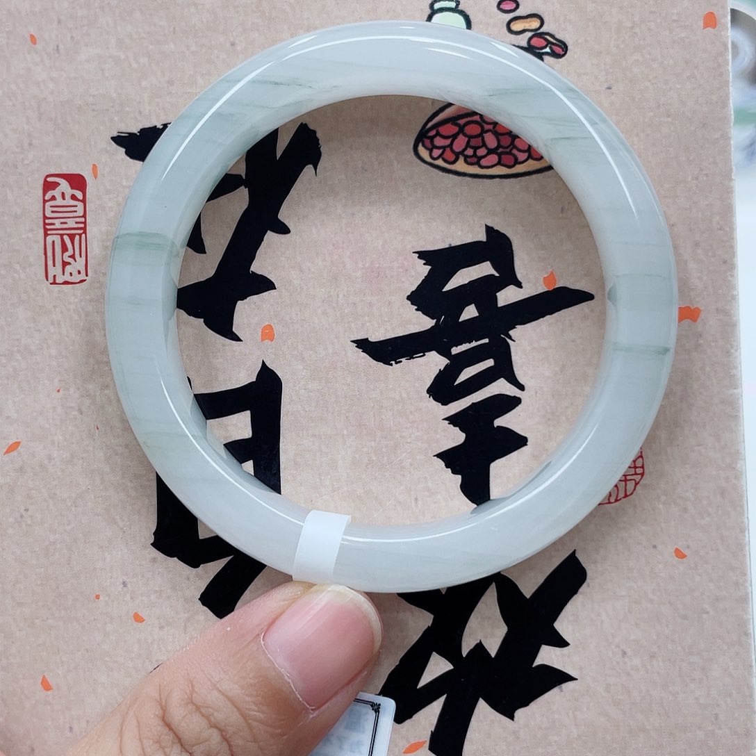 未镶嵌手镯石英质玉