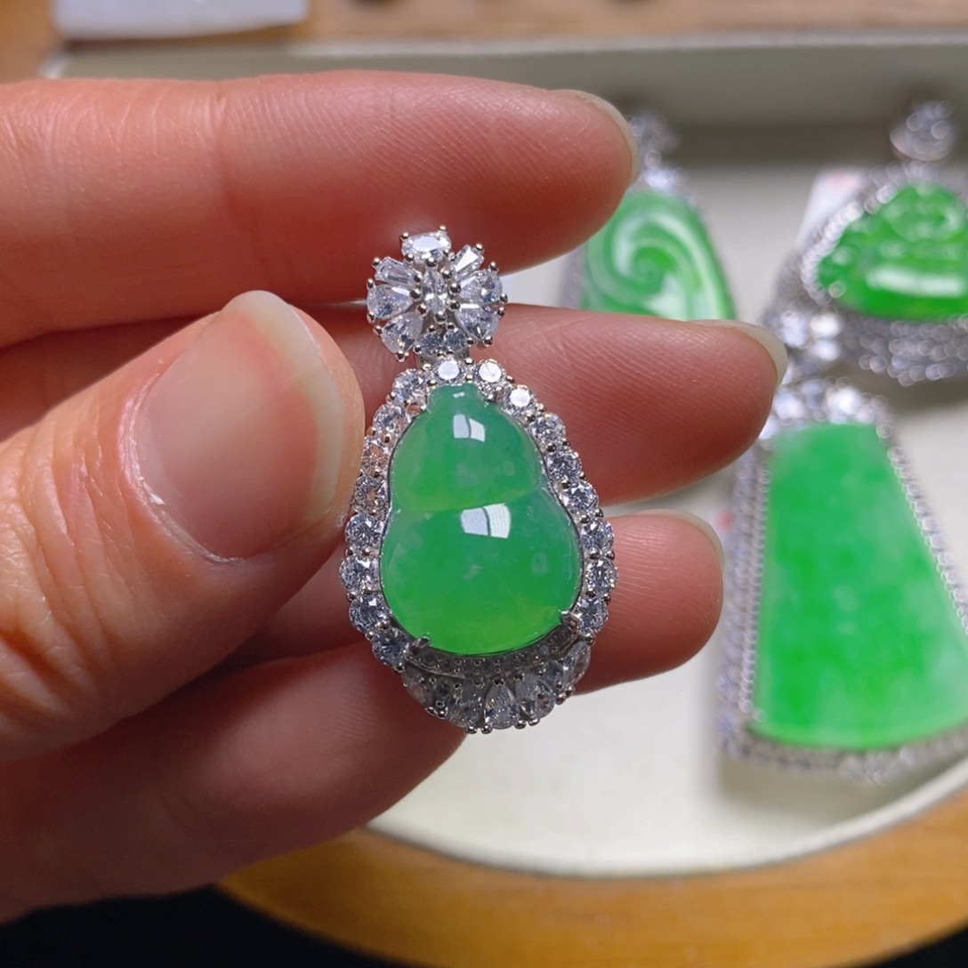 翡翠颈饰银S925镶嵌葫芦吊坠