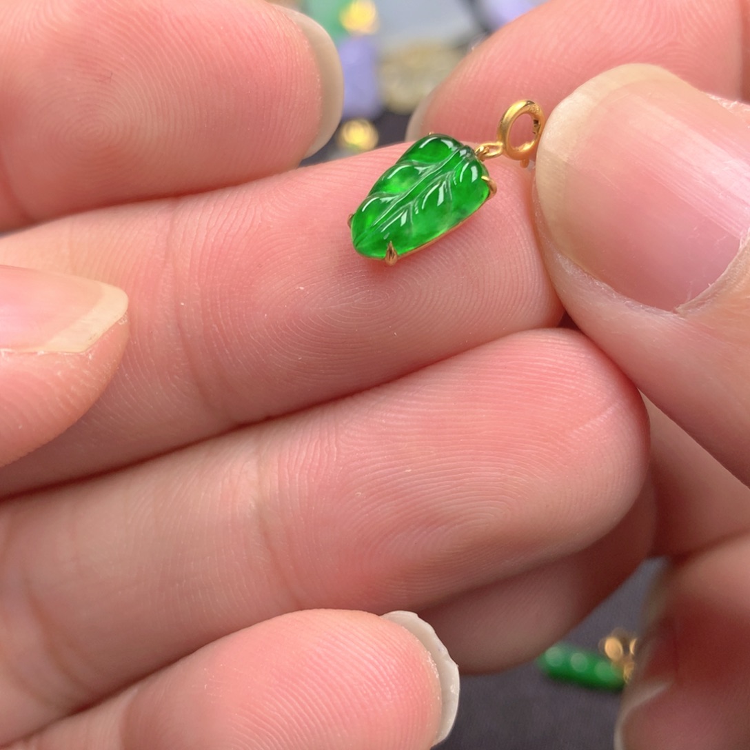 【闪购商品】颈饰18K金镶嵌翡翠翡翠