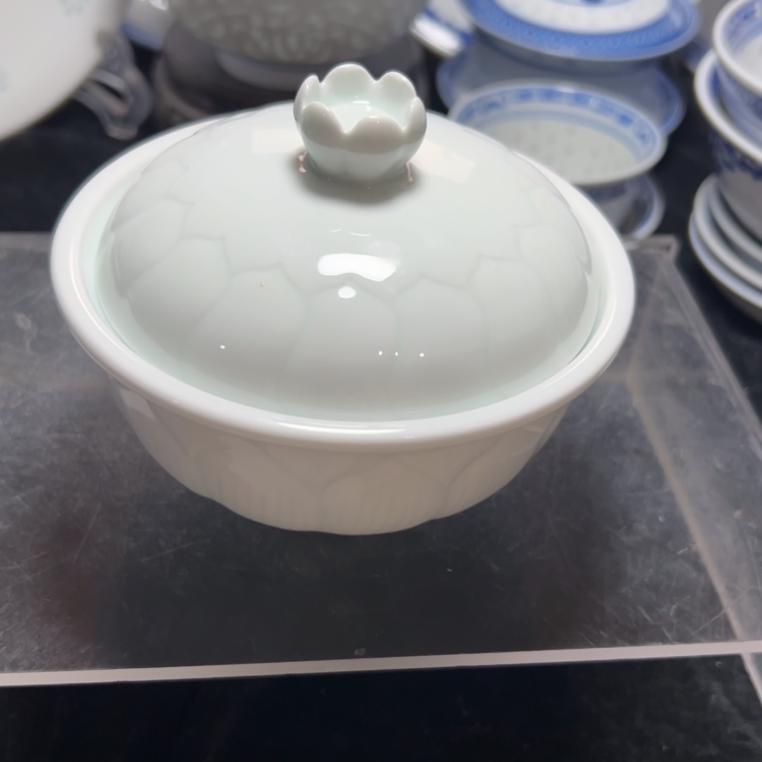 碗雕刻荷花小炖盅