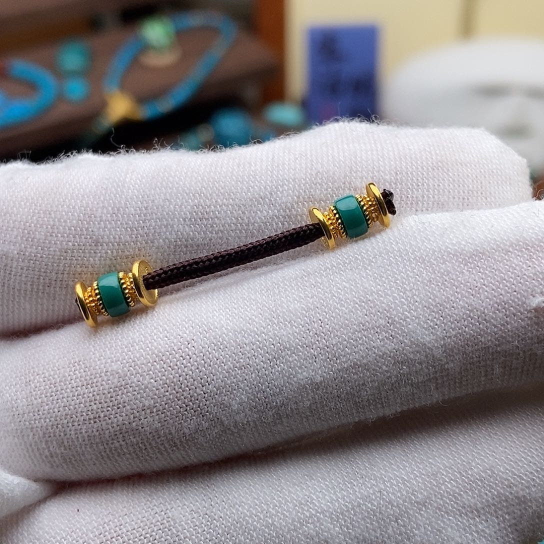 何***。绿松石18K金镶嵌绿松石配饰