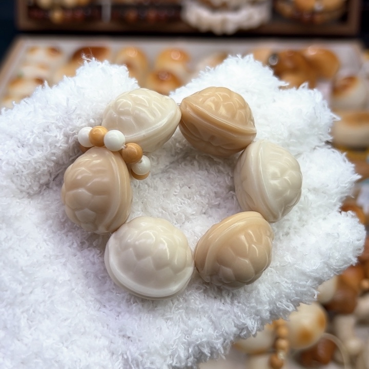 白玉菩提把件11 象牙果原果雕刻富甲天下手捻