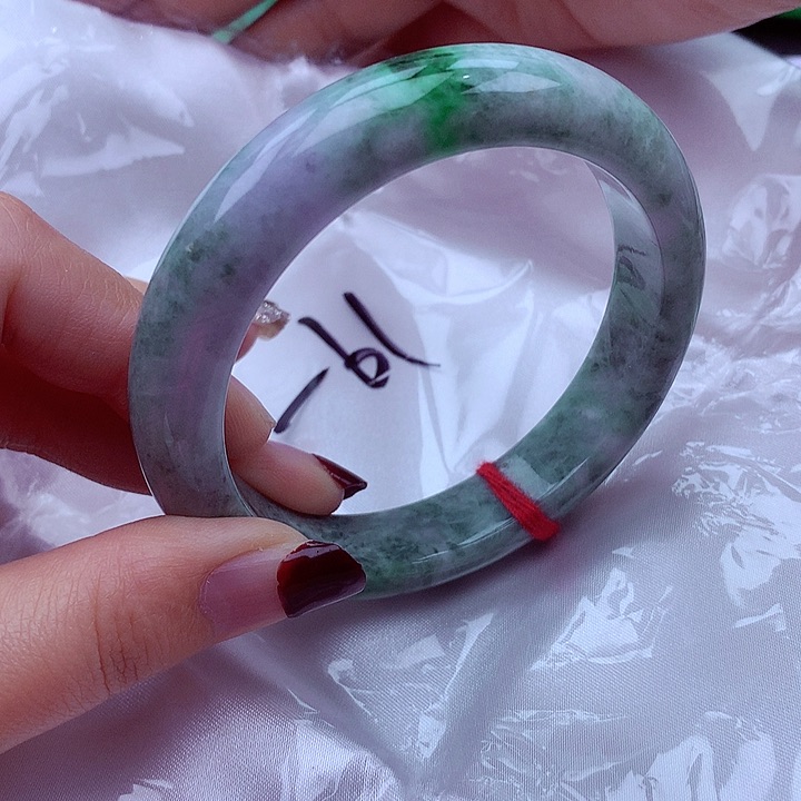 翡翠手镯未镶嵌翡翠