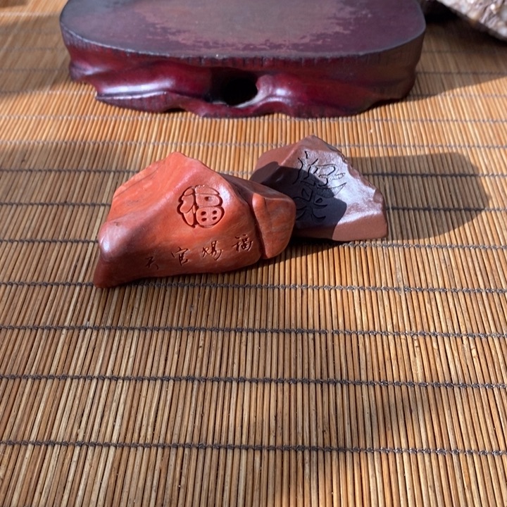 吉***宝原石雕刻工艺品手把摆件