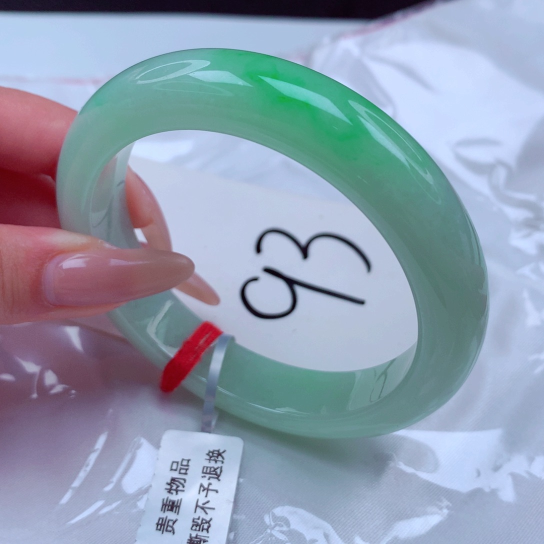 翡翠手镯未镶嵌翡翠56