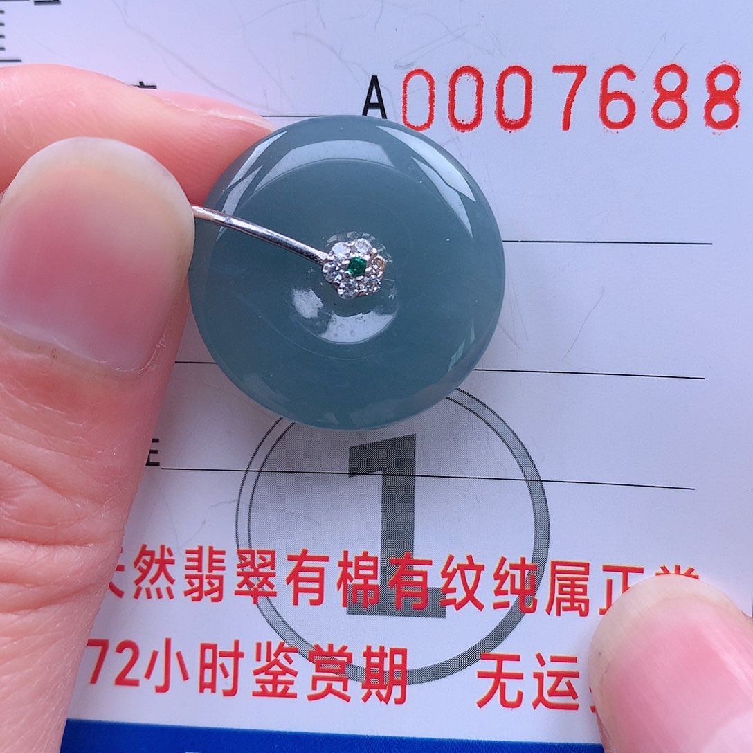 翡翠吊坠(赠链)未镶嵌吊坠
