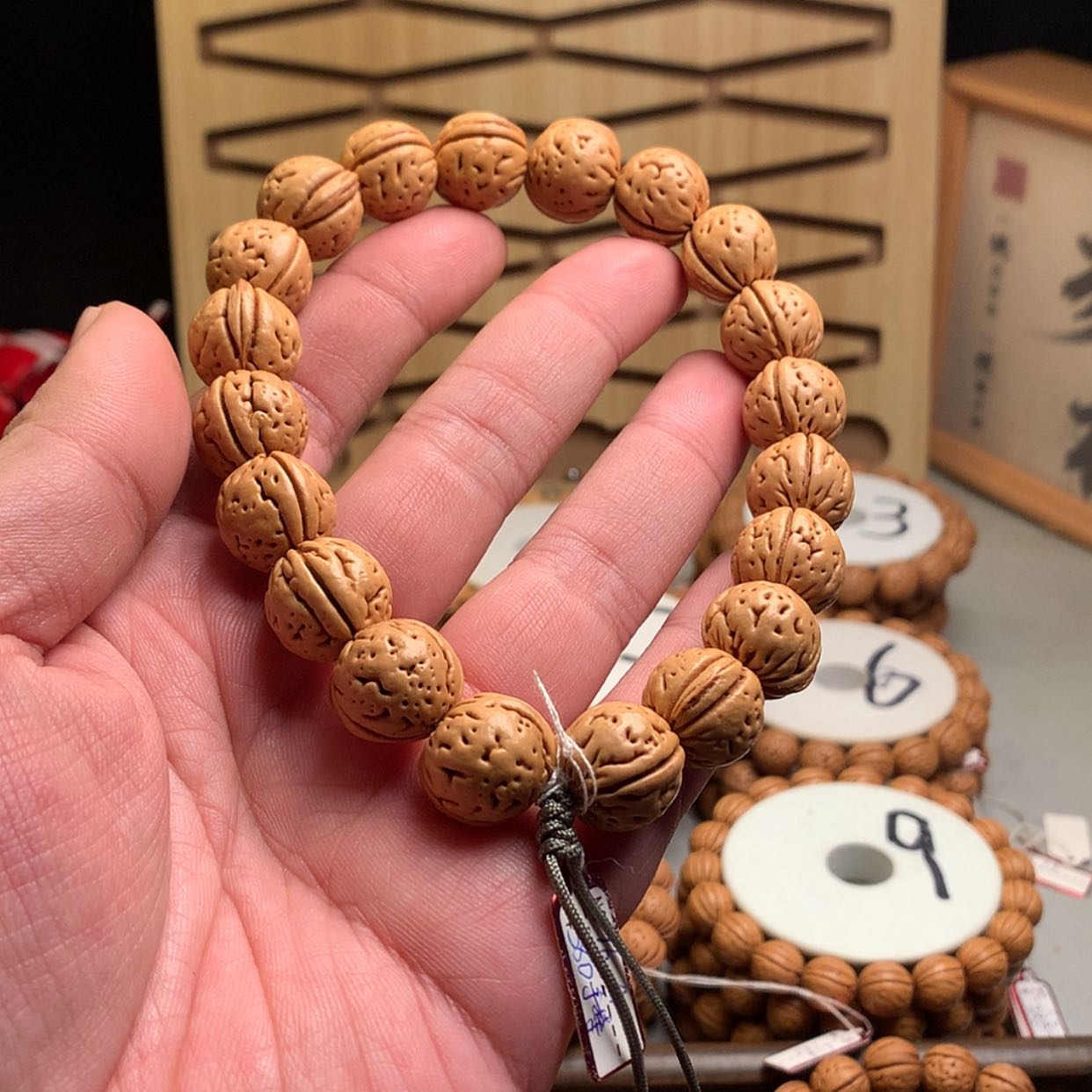 【闪购商品】桃核手串花***喽1.6大黄蜂桃核手持货头