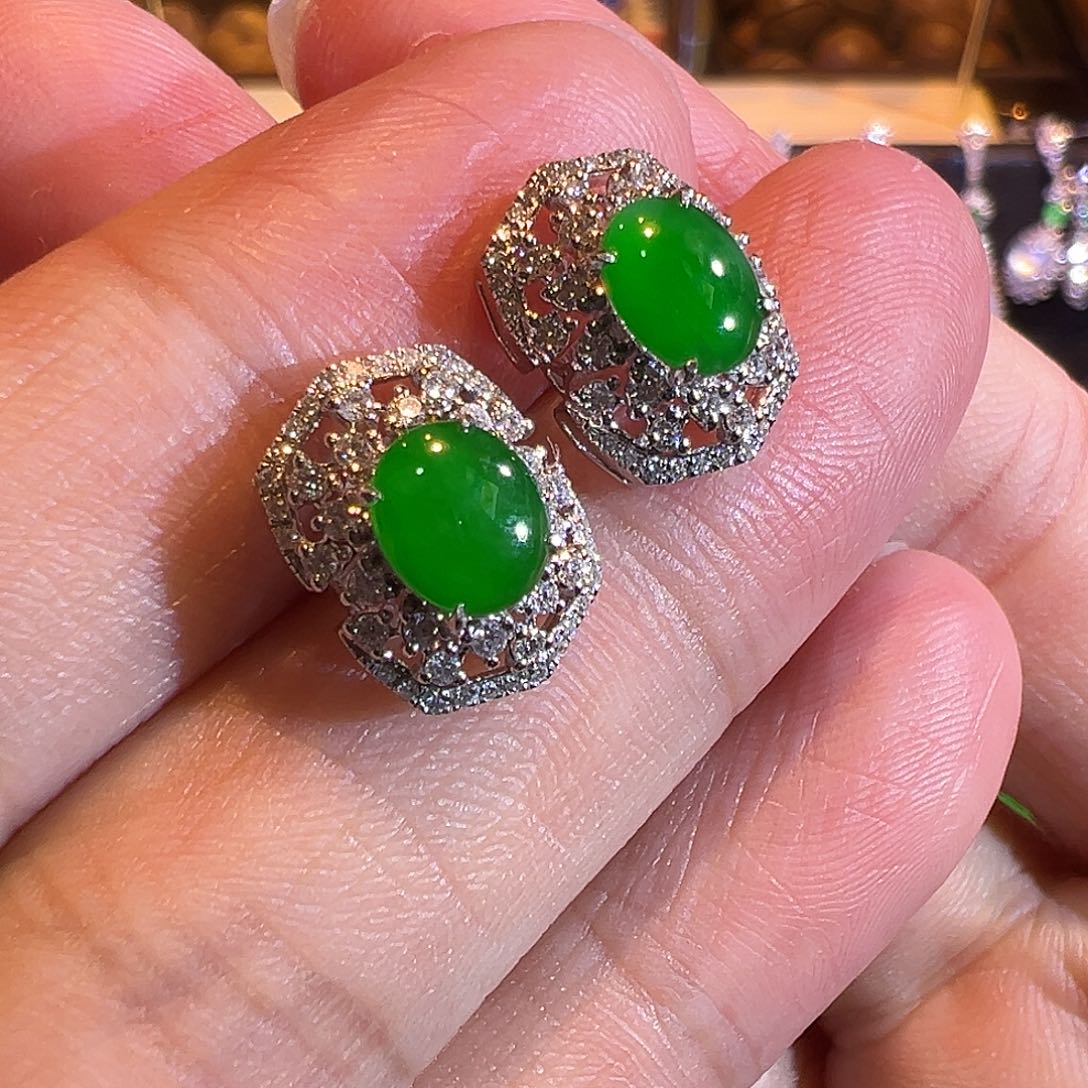 翡翠耳饰18K金镶嵌高冰种正阳绿蛋面