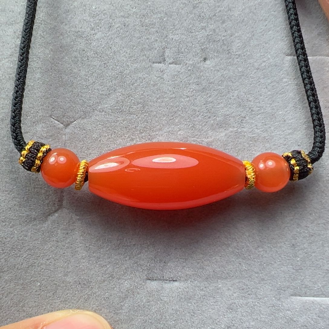 南红玛瑙吊坠未镶嵌