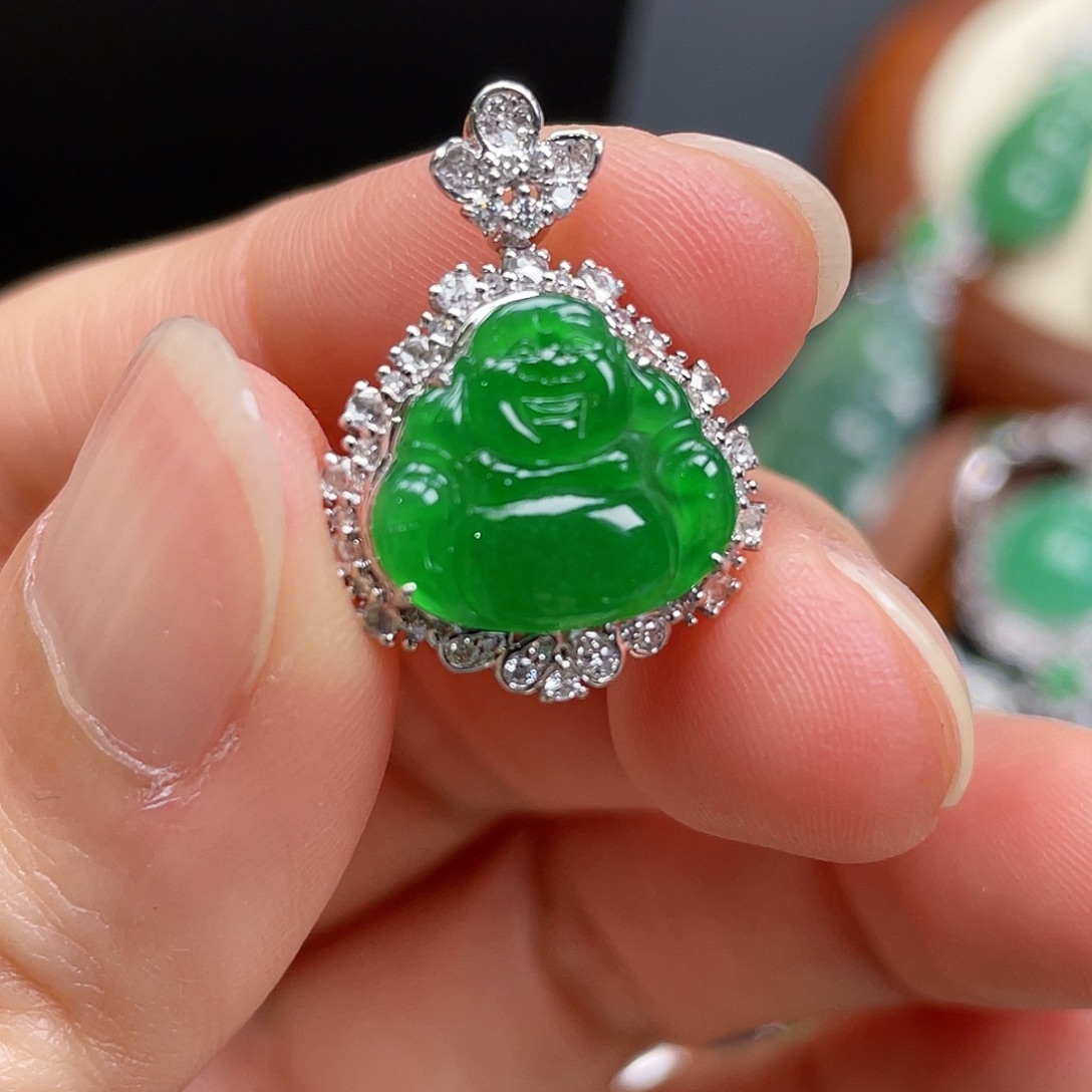 翡翠18K金镶嵌颈饰