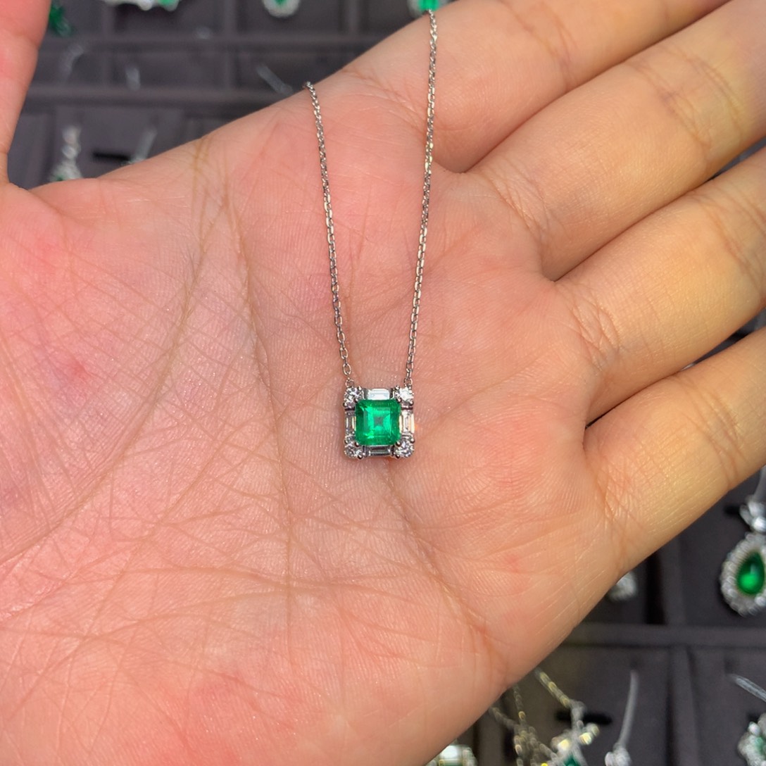 祖母绿项链18K金镶嵌