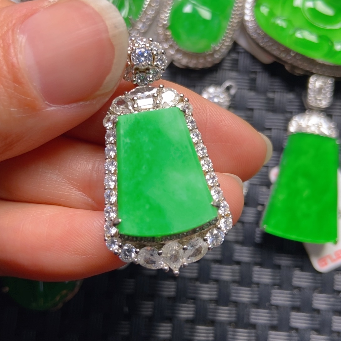 翡翠银S925镶嵌颈饰无事吊坠