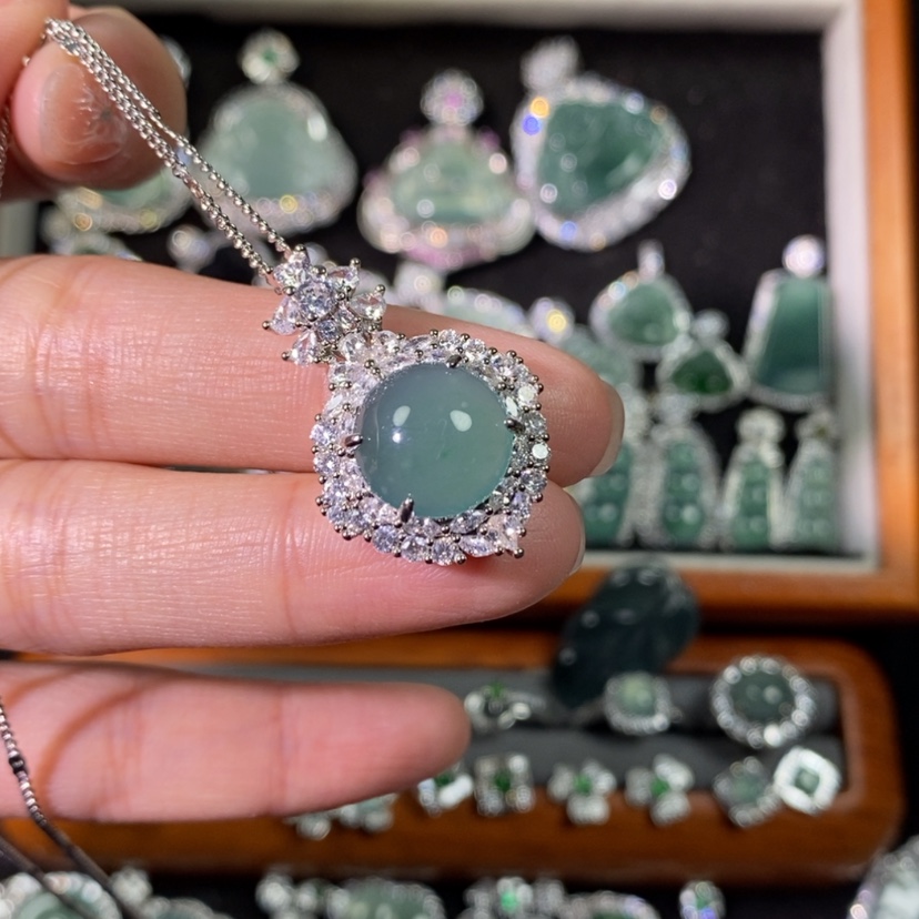 【闪购商品】翡翠颈饰未镶嵌天然