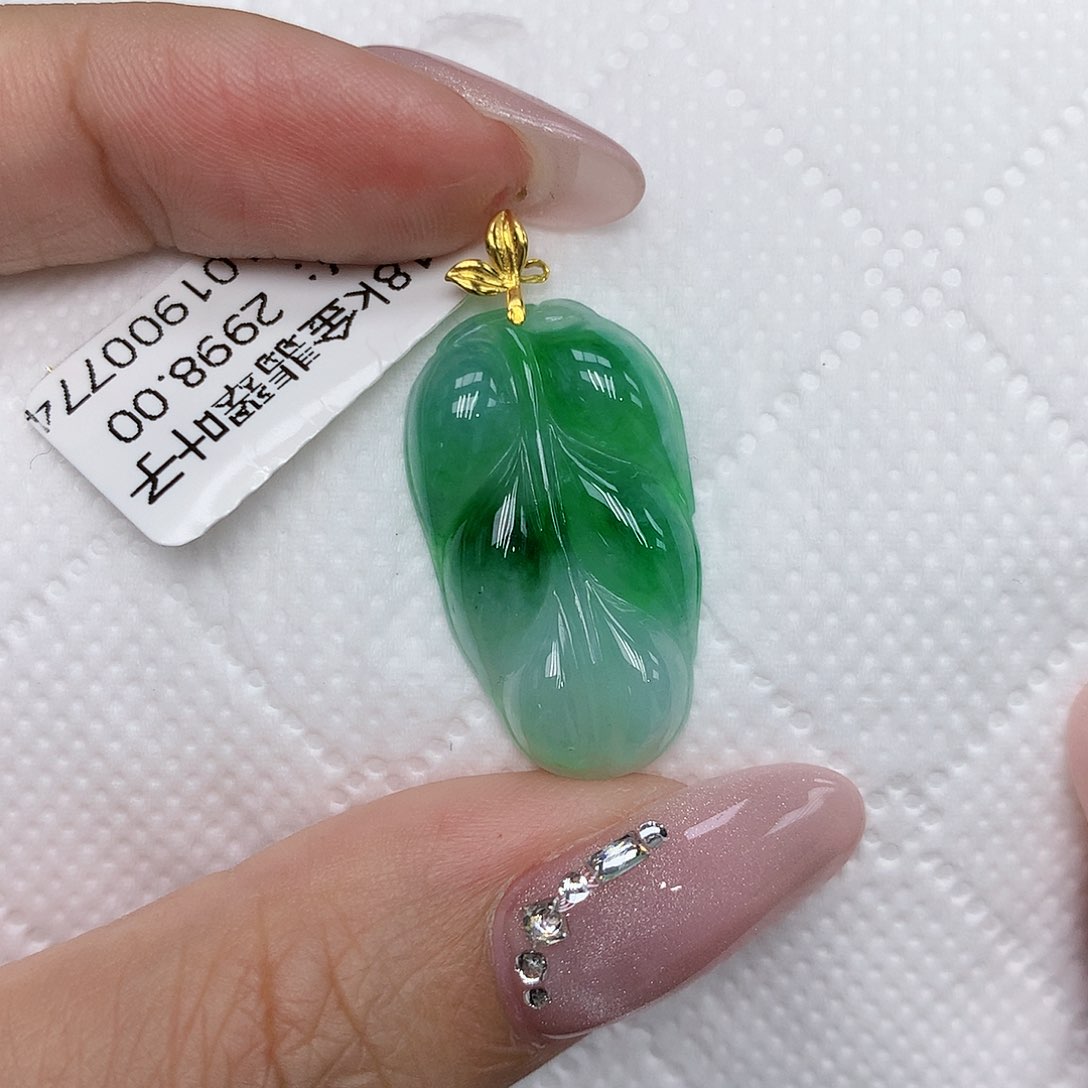 颈饰18K金镶嵌翡翠