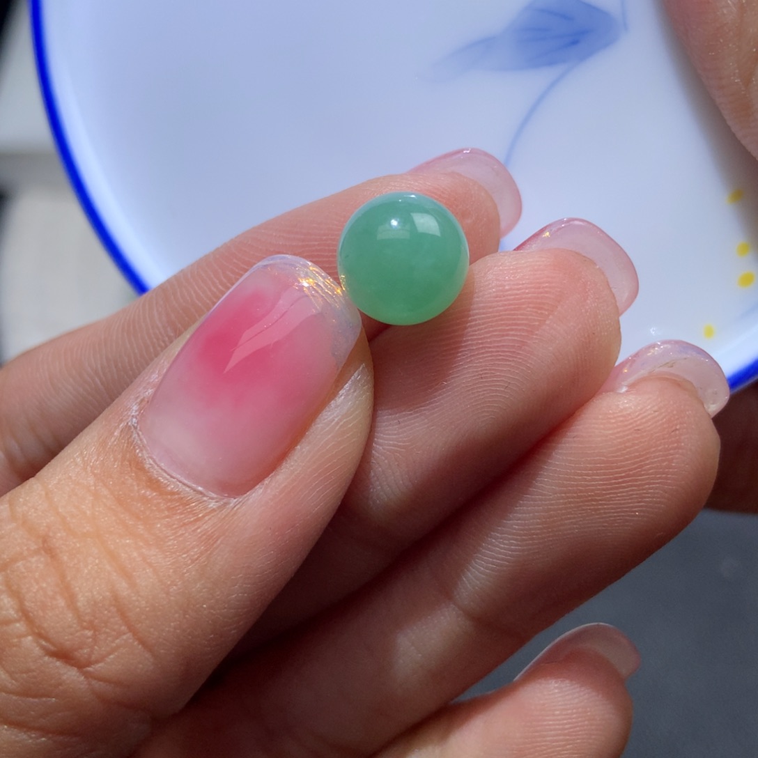 翡翠散珠卡8.7mm甜果绿圆珠