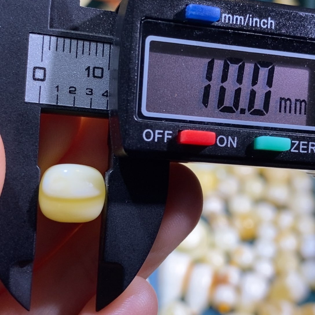 蜜蜡裸石未镶嵌配饰