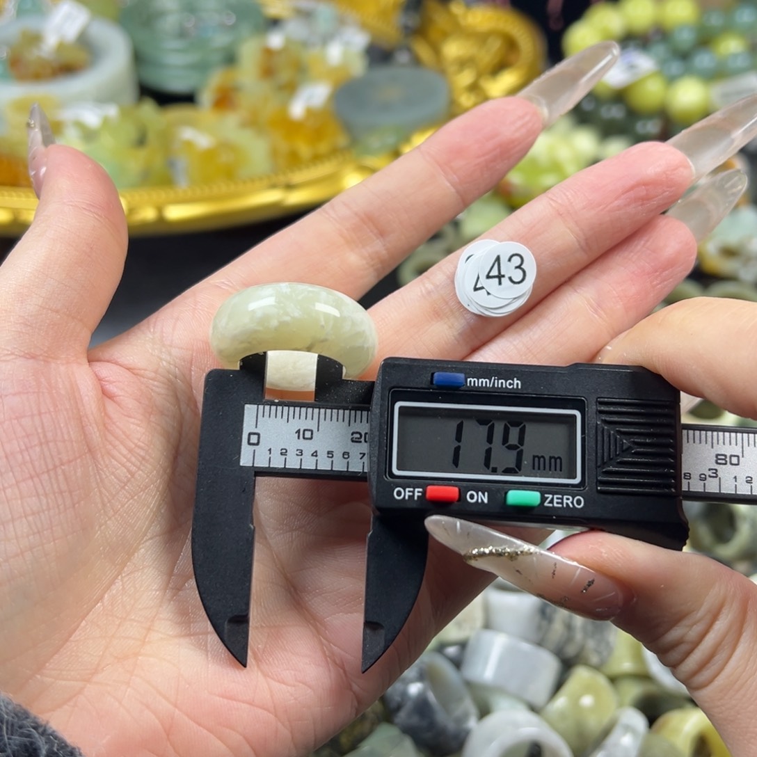 蛇纹石玉未镶嵌戒指