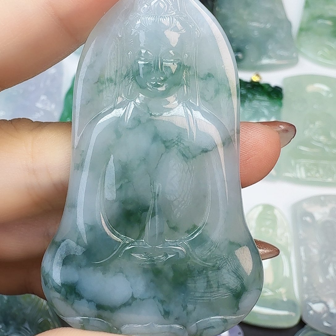 翡翠颈饰未镶嵌素衣