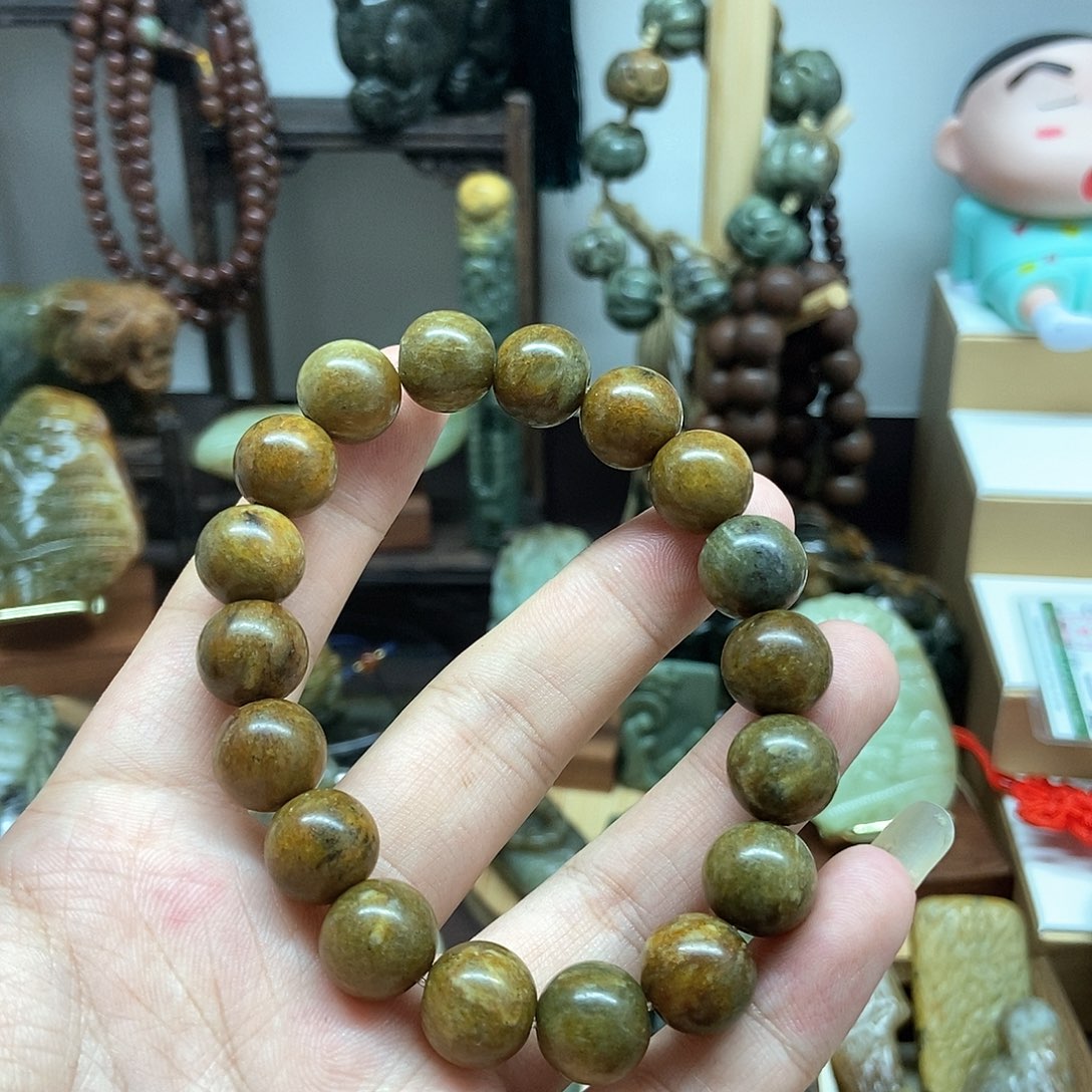 岫岩河磨玉（透闪石质玉）把件未镶嵌糖****）