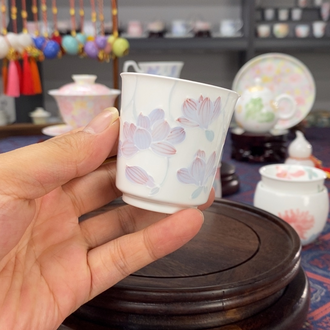 玉兰花釉下品茗杯