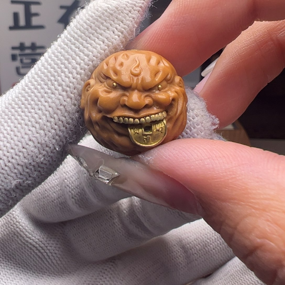 文玩核桃把件镶嵌款见钱眼开19左右尺寸全品有正常封口线