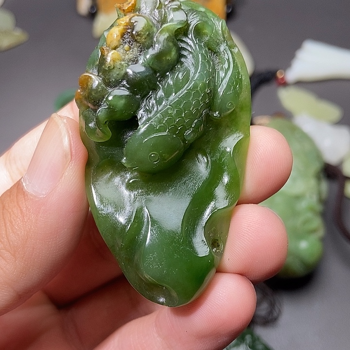 酥***苏和田玉未镶嵌颈饰