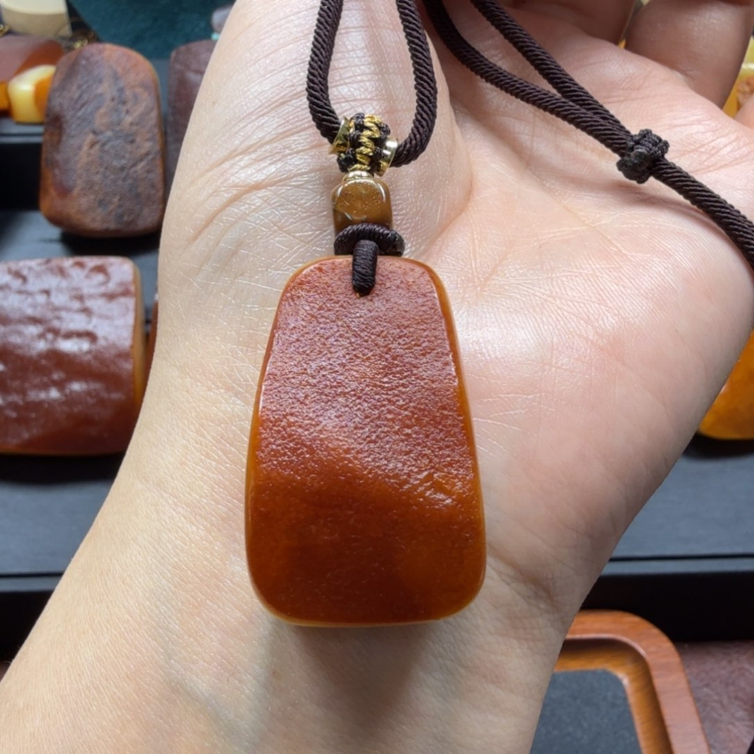 琥珀吊坠(赠链)未镶嵌