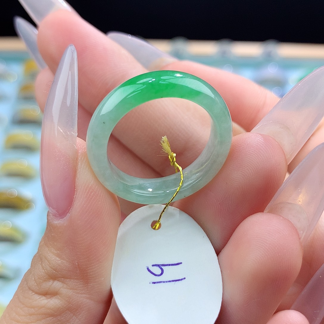 翡翠戒指未镶嵌19圈