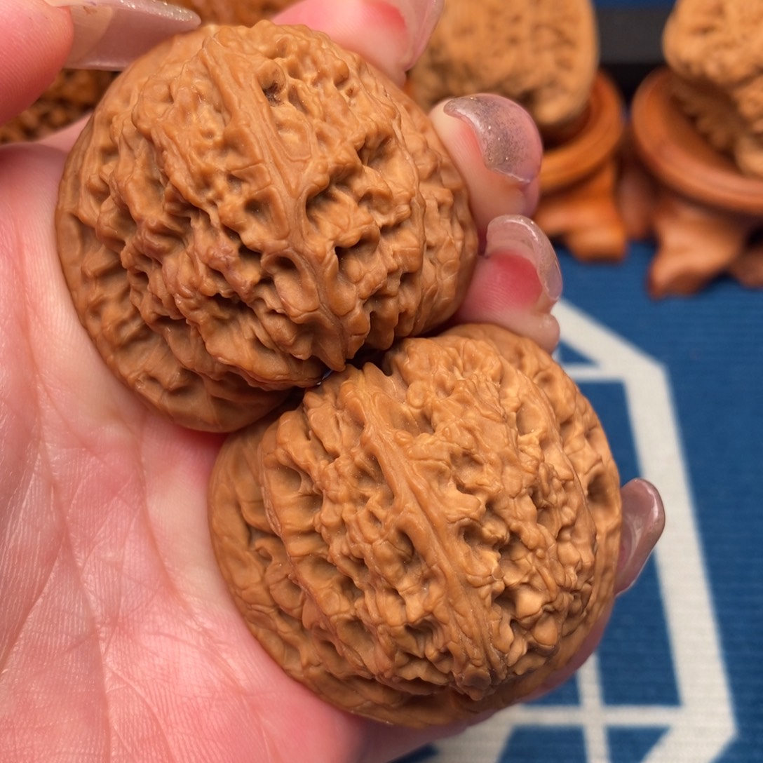 冷***秋文玩核桃吊坠南疆