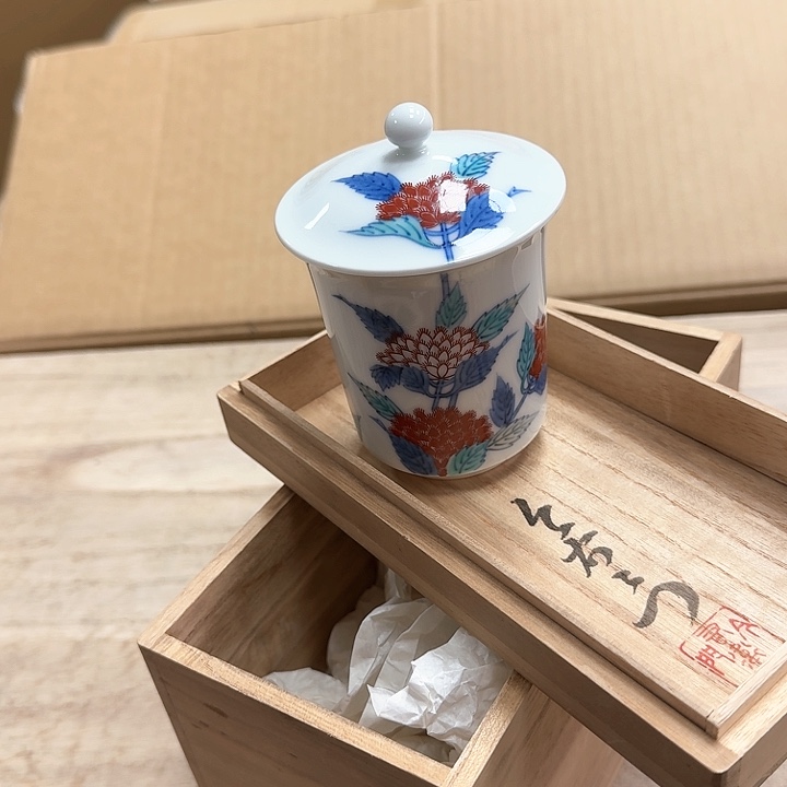 精品瓷器。             