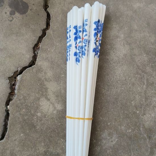 陶瓷盘子碗啥都有