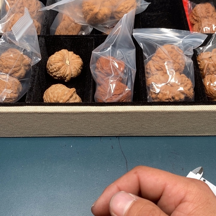 R***雷吊坠文玩核桃骰子王