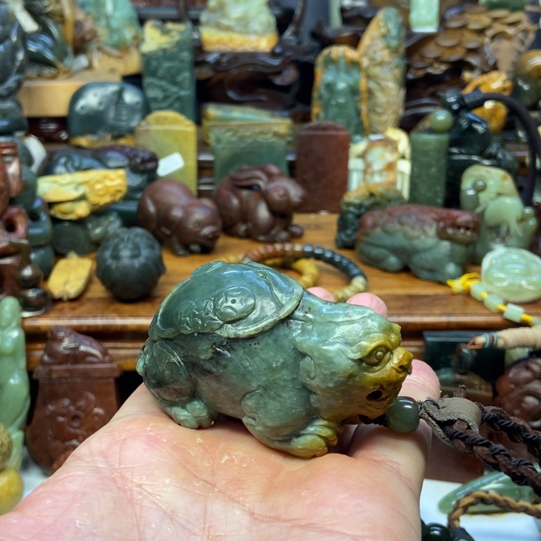 岫岩河磨玉（透闪石质玉）把件未镶嵌纪**卸