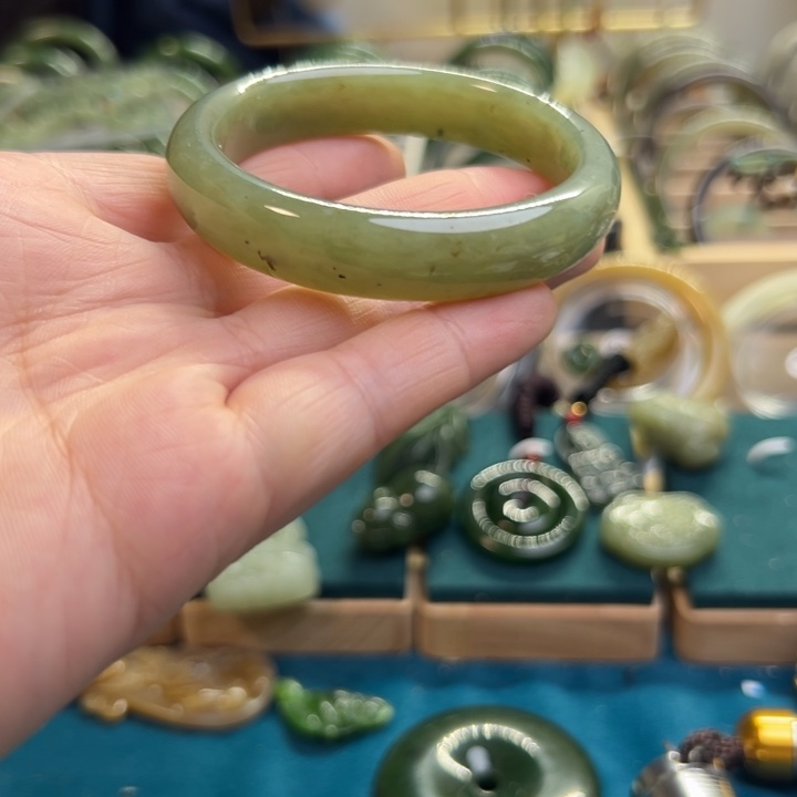 和田玉手镯未镶嵌53.1圈围1824