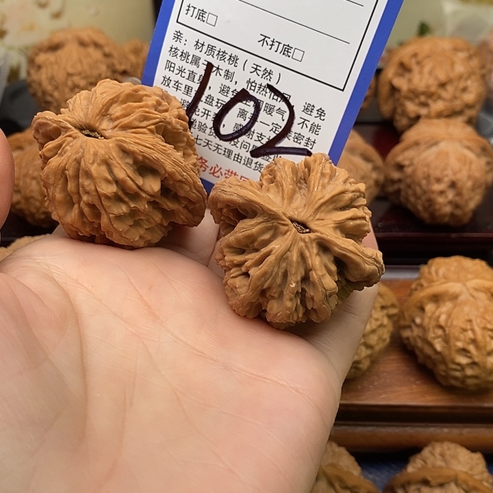 彦***伯吊坠桃核虎头4200000