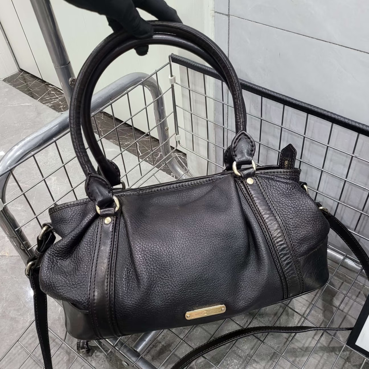 95新 BURBERRY/博柏利 黑棕单肩手提包97541503