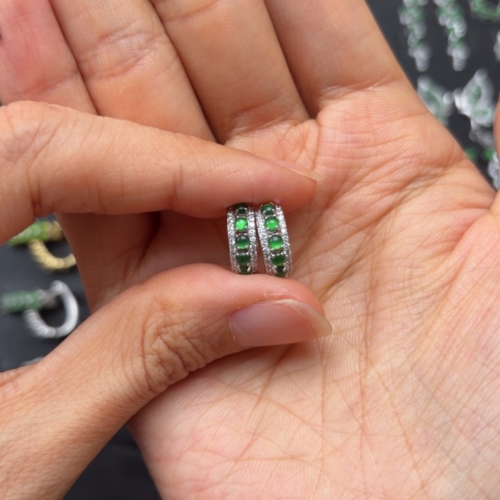 谷***妈翡翠银S925镶嵌耳饰