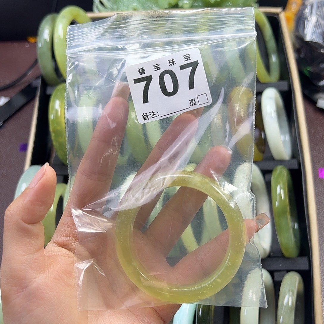 …***.蛇纹石玉未镶嵌手镯