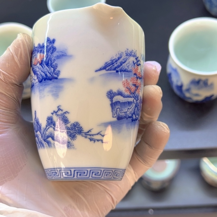 瓷片白青花釉里红山水公道杯微