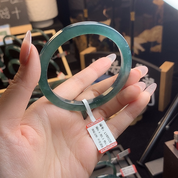 翡翠手镯未镶嵌花*园56-57圈口