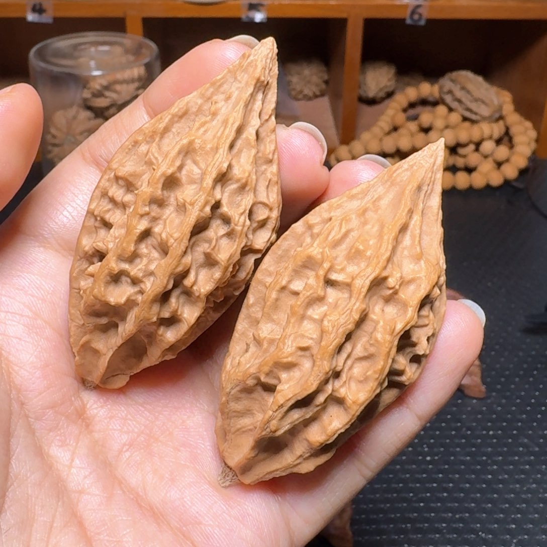文玩核桃把件梭子