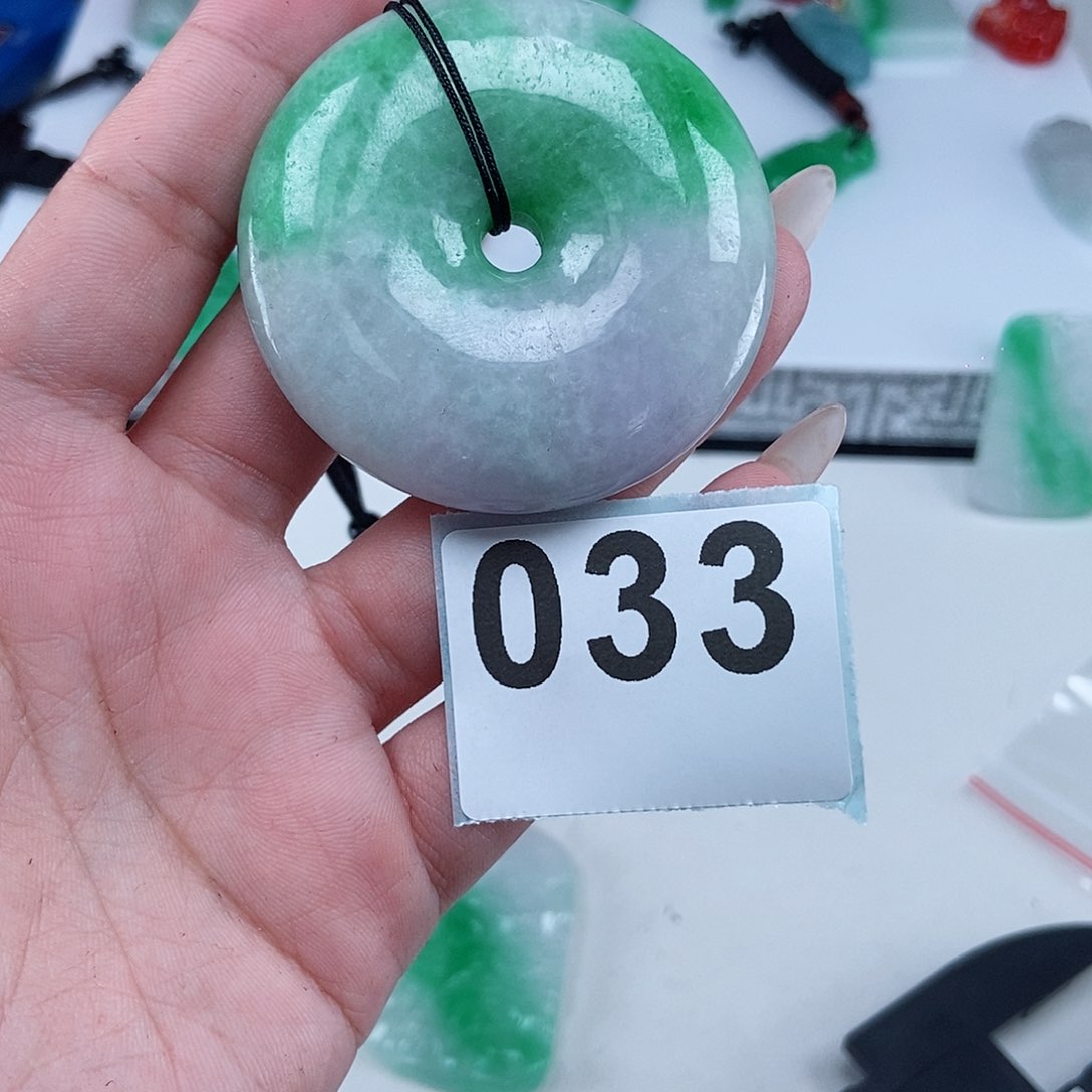 翡翠颈饰未镶嵌吊坠